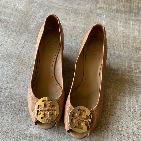 Tory Burch Women’s Selma Open Toe Wedge sandal shoe sz 9.5 beige 2.5” logo - Picture 11 of 15